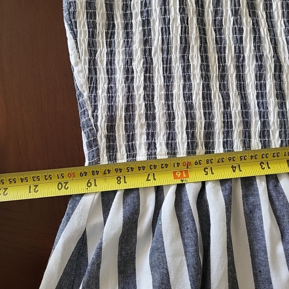 Andree by Unit Women's Dress Size 2X Gray/White Striped Smocked Top Peasant - Picture 10 of 11